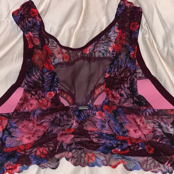 Vs Pink Bra. Medium. will fit 32B through 34C - Picture 5 of 6